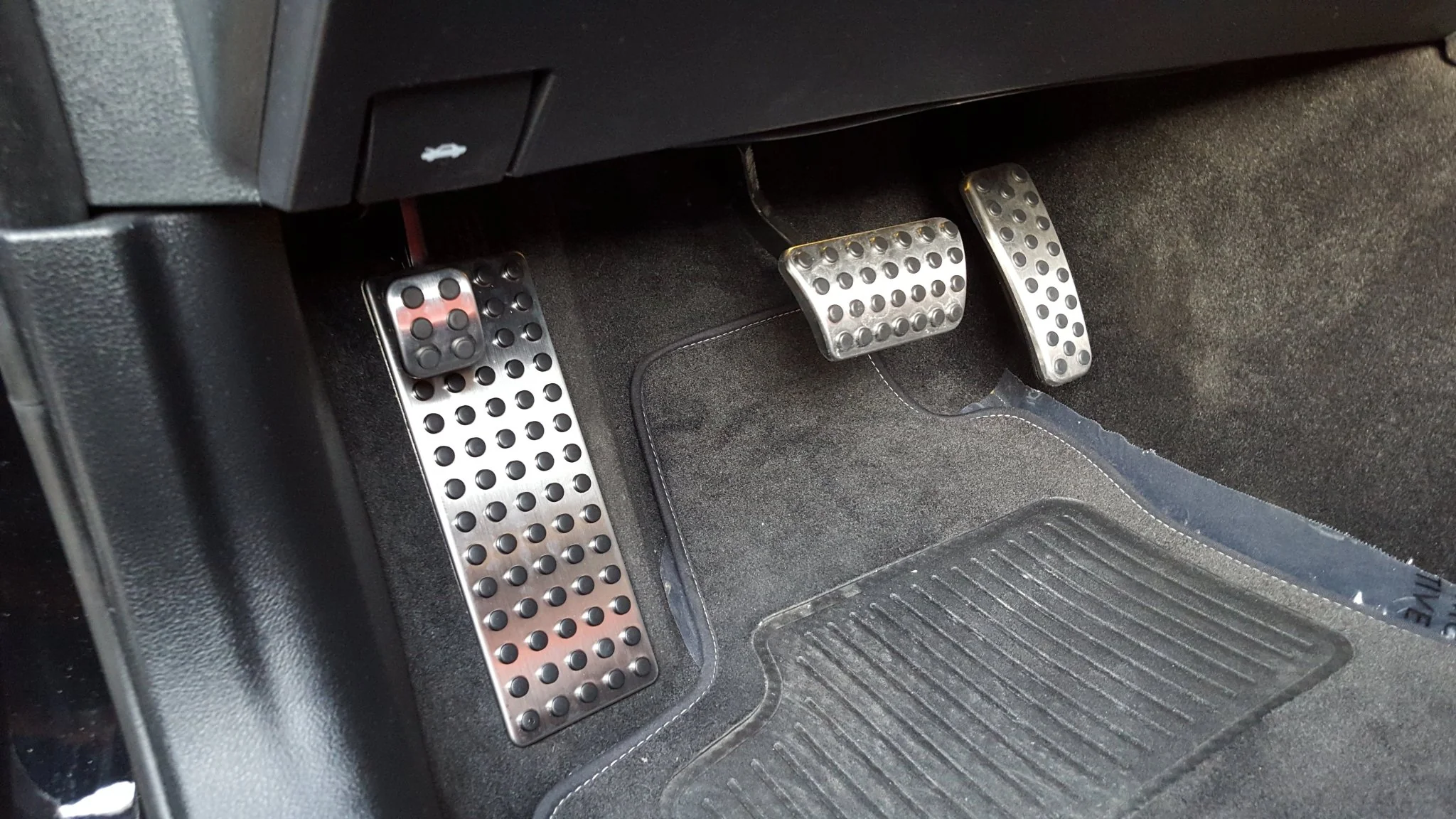 Speedlogix Footrest / Dead Pedal 2005-2023 Charger - Image 2